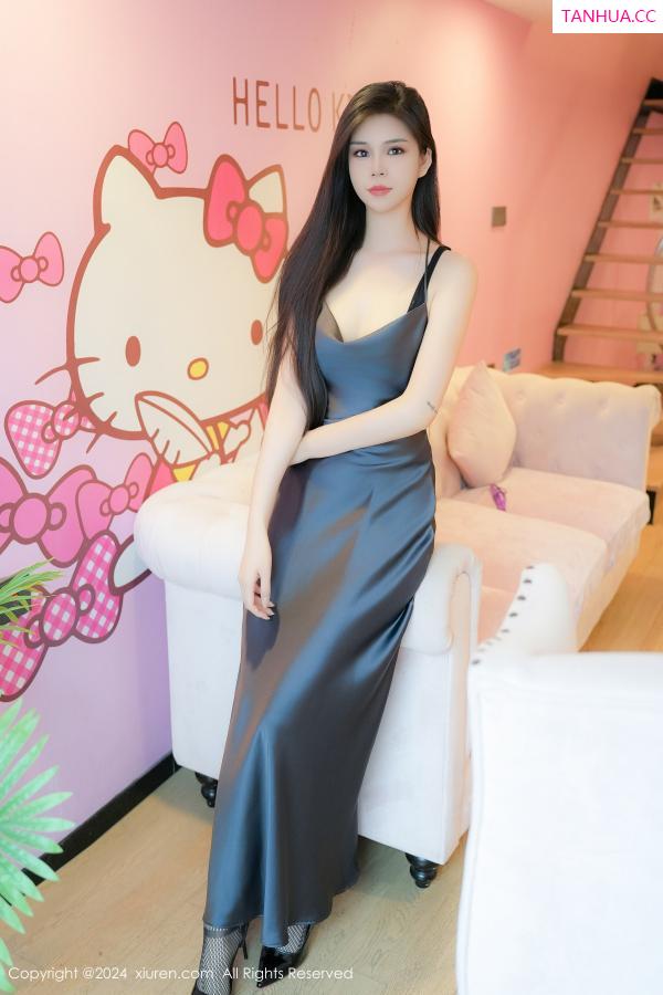   [XiuRen]高清写真图 2024.07.03 No.8795 雪糕CiCi 黑丝美腿第8张图片
